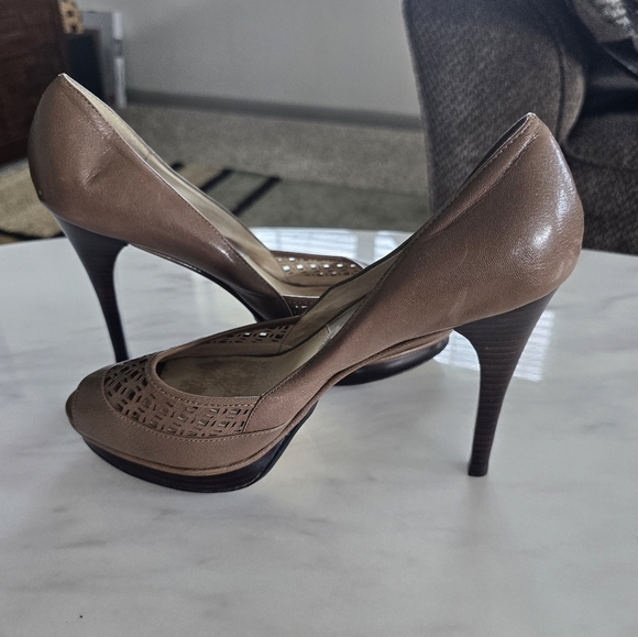 Michael Kors Heels Womens Sz 9.5M Zamara Open Toe Taupe Shoes Slip On Stiletto - Picture 12 of 16